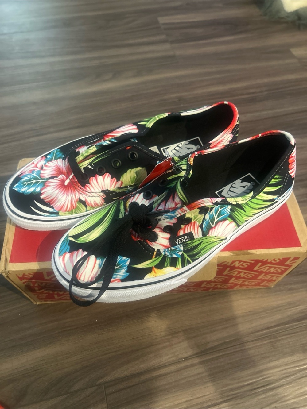 VANS “Off The Wall” Hawaiian Floral Black Canvas Lace-up Shoes M-6/W-7.5